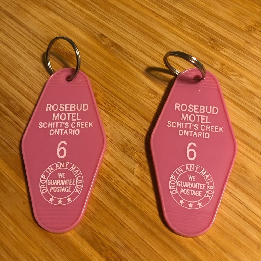 Schitt's Creek Rosebud Motel Keychain - Picture 6 of 7